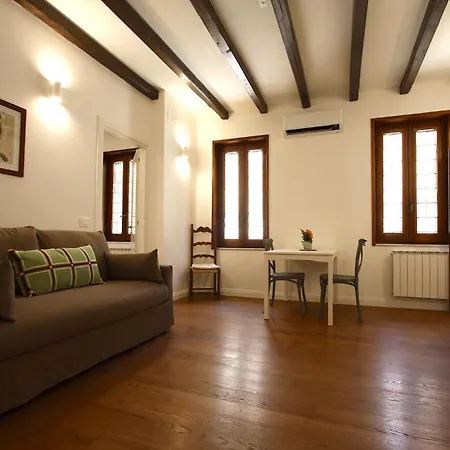 Serpenti House * רומא